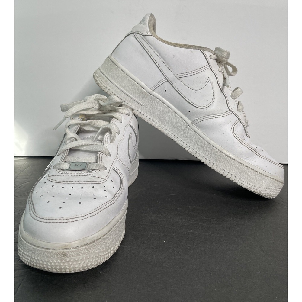 Nike Air Force 1 Youth Size 7Y Low Triple White Casual Shoe Sneaker Women Sz 8.5